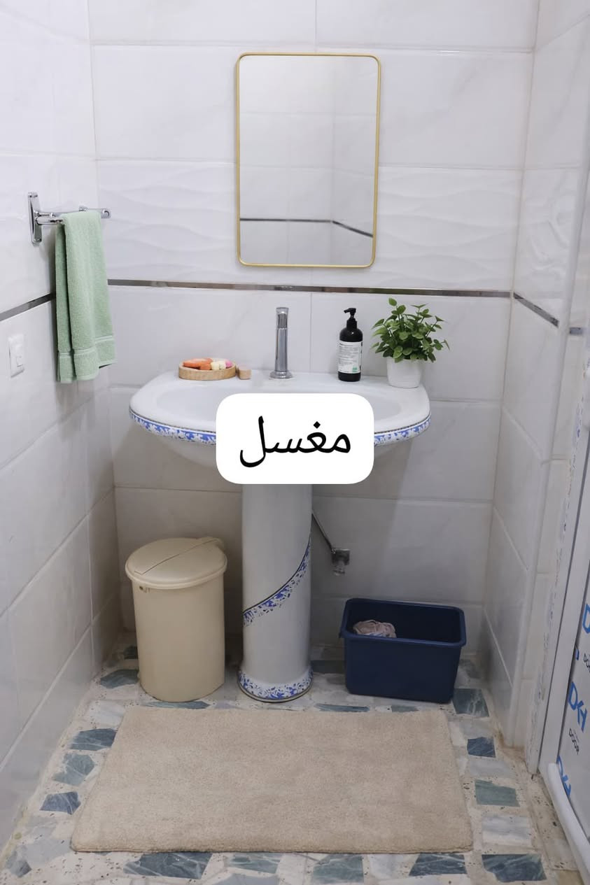 للبيع بيت مساحة 135م 
بناء 2026
كاشي سيراميك كامل 
ارضي استقبال و2غرف نوم ومطبخ وهول وحمام و2تواليت داخلي وخارجي ومناور 2
البيت بي نقص فقط سقف ثانوي
فوك البيت اكو شقه غرفتين كاملات 
بس استقبال ومطبخ وحمام وتواليت فقط تكعيب لازمها بناء طابو سند جديد مابي ضربه ولا عليه شي 
مكانه وادي حجر فرع صيدليه السرور شارع رئيسي ثاني للحي
بسعر 150 مجاله بسيط


**إذا كنت صاحب هذا الإعلان وتريد حذفه لأي سبب، رجاءا أرسل رسالة إلى الدعم الفني**