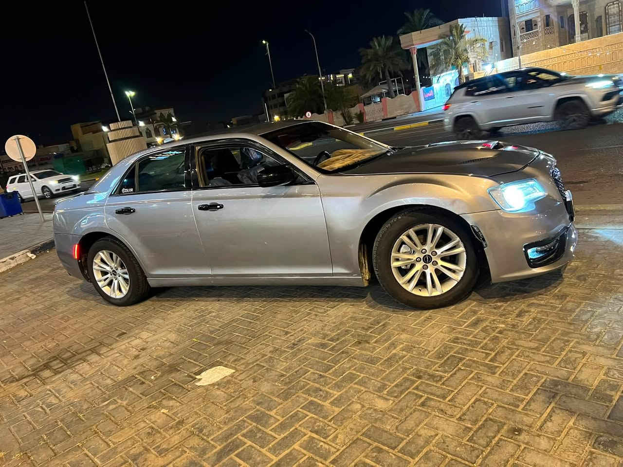 السلام عليكم
اوباما للبيع فقط 
سياره حلوه ونضيفه محدثه srt
بيه باب سائق وجاملغ تبديل
وبنيد وجاملغ صبغ 
وخيط تبخير بسيط 
سعره مناسب 163
***********
مكان بصره
