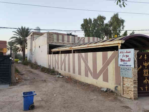 السلام عليكم
دار للبيع في بغداد منطقة البوعيثة قرب مستوصف دجلة الجديد
مساحة الأرض كاملة نصف دونم
و مساحة البيت و الحديقة والكراج وحدهم 330 متر
الأرض مسجلة على عقد 117 الزراعي
الطابق الأرضية يتكون من استقبال و مطبخ و صالة و غرفة وصحيات
و الطابق الاعلى يتكون من 3 غرف نوم وصحيات
للاستفسار :  ***********
