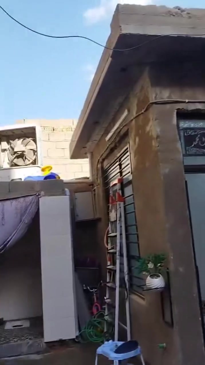 بيت خلفي للبيع ١٠٠متر عرض٨ يحتوي على حوش كبير واستقبال ومطبخ وغرفه نوم ومنور وصحيات ودرج بيتونه ماكامله بناء جديد للاستفسار ***********
