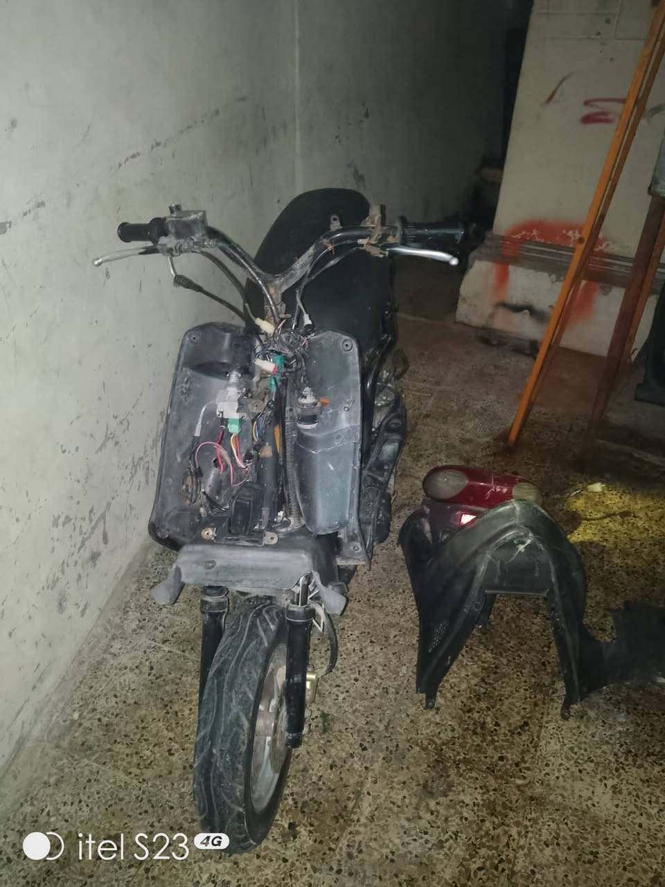 ماكس للبيع الهندر مكسور كدام العين تاخذو مثل الي بل صوره ادفع سعر عجبني ابيعك غير متواجد على فيس للاستفسار على هذا الرقم ***********
