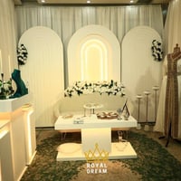 كوشة خشب لون ابيض  3 قوس خلفي   طبلة وسطية  3 ميز مهر  (الخشب فقط للبي...