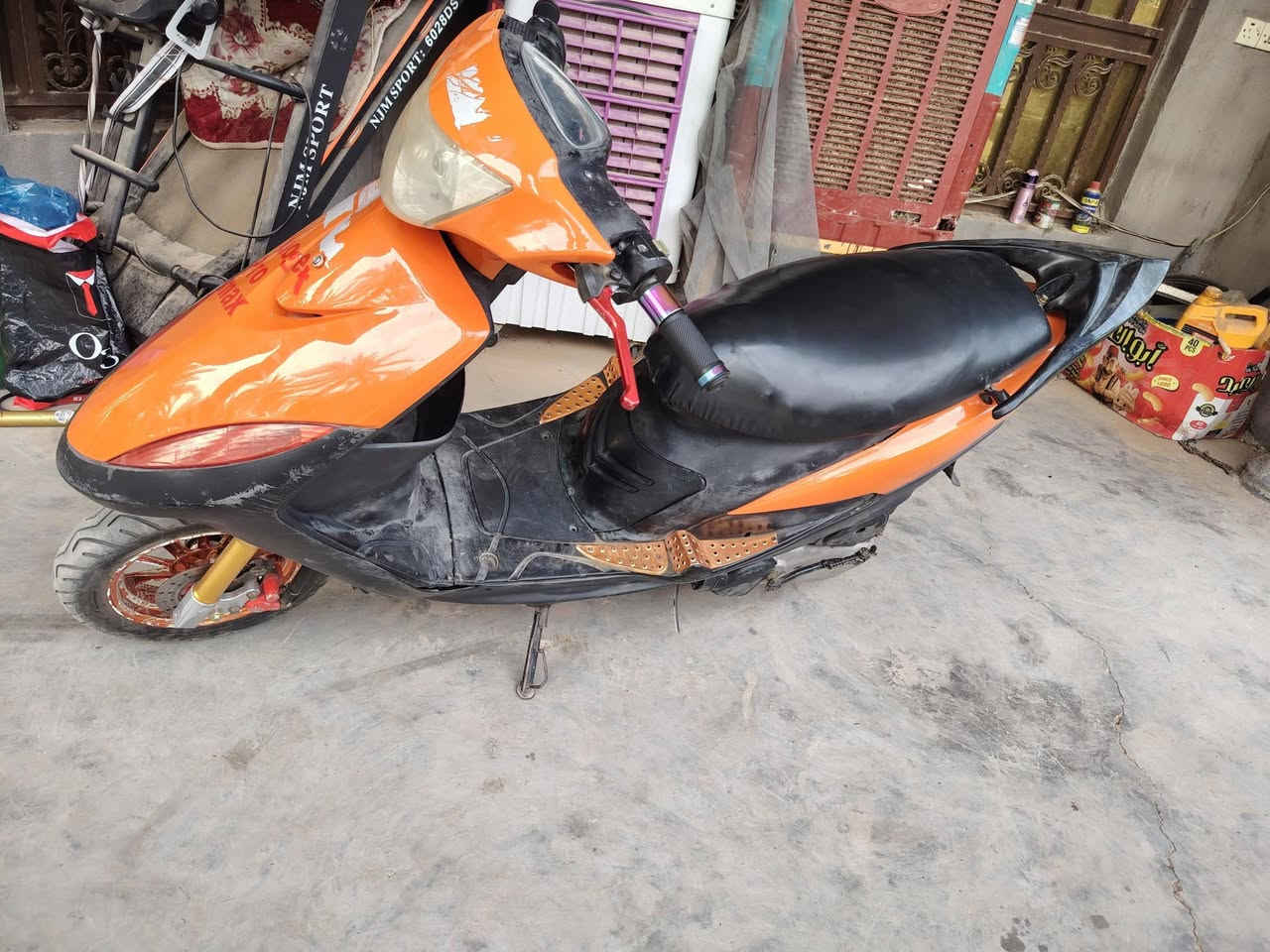 السلام عليكم
السعر 375
دراجه ماكس للبيع 
بوشه 55
بيهه عطل بسيط بل كهربائيات والباتري كاعد تصليحه مايكلف 30الف 
دراجه خير من الله مستعجل علبيع لان محتاج افلوس  
رقم صاحب الدراجه ***********
اني مكلف بل نشر
