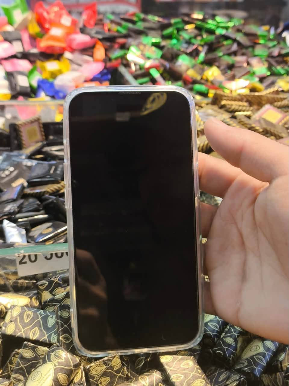 � للبيع – iPhone 13

* 🎨 اللون: وردي فاتح (Pink)
* 🔋 صحة البطارية: 70%
* ✅ البطارية مستبدلة (موجودة بسجل الخدمة).
* ✅ الجهاز نظيف جدًا ويعمل بكفاءة عالية.
* ✅ الشاشة، الكاميرات، السماعات، والـ Face ID كلها شغالة 100%.
* ✅ لا توجد أي مشاكل أو أعطال.
* 📦 الجهاز جاهز للفحص قبل الشراء.

💰 السعر: 400 ألف، وبيه مجال بسيط 
للتواصل رقم ***********  واتساب+ خاص مازنجر
