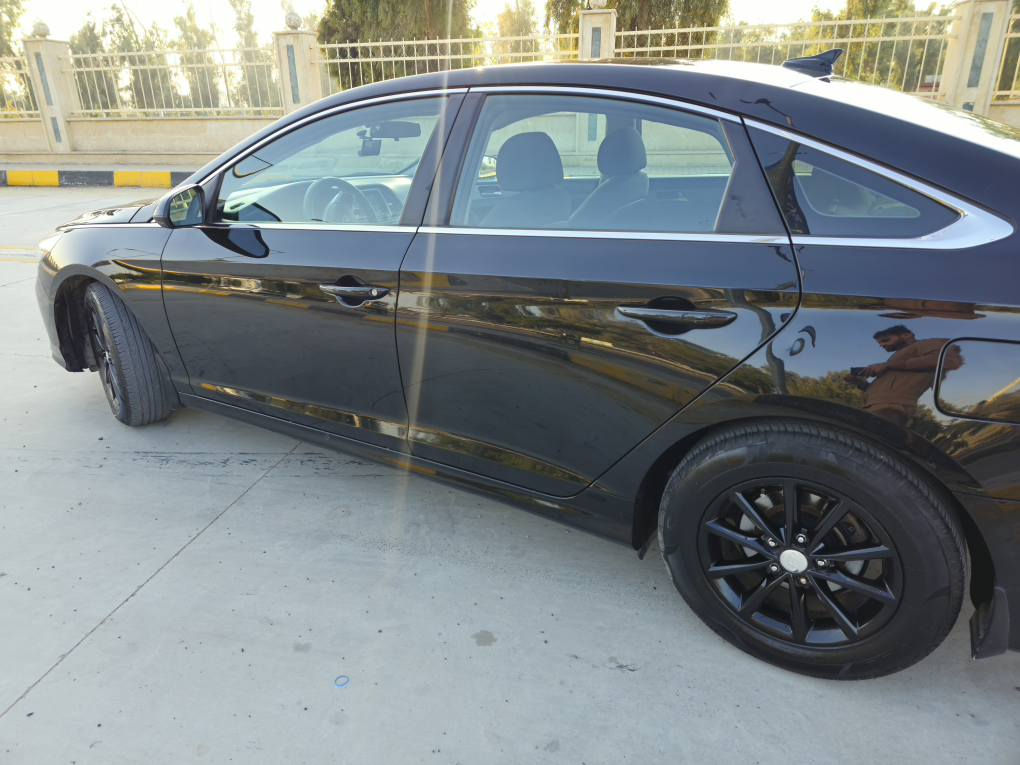 سوناتا امريكي 2019
محرك 2400 gdi 
رقم دهوك باسمي 
سنوية وهزة غير نافذة 
ضرر جاملغ خلفي مرفق صورة الضرر بالصور 
وبوند وجاملغين امامي صبغ كلير بدون ضرر
سيارة بدون اي نواقص 
السعر 124 مكانها موصل الايسر 
*********** 
*********** موصل, نينوى
