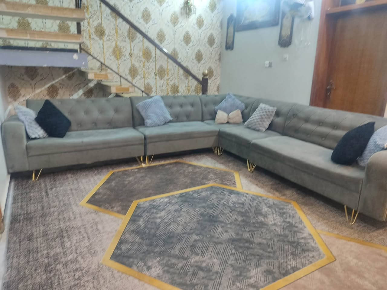 تخم 10 مقاعد استعمال قليل مابي اي ضرار بسعر 200 وبي مجال بسيط مكان دوره الصحه شارع كفاءات شعدكم غراض دزوهن خاص  لو ع واتساب ابيعه لكم ثاني يوم ***********
