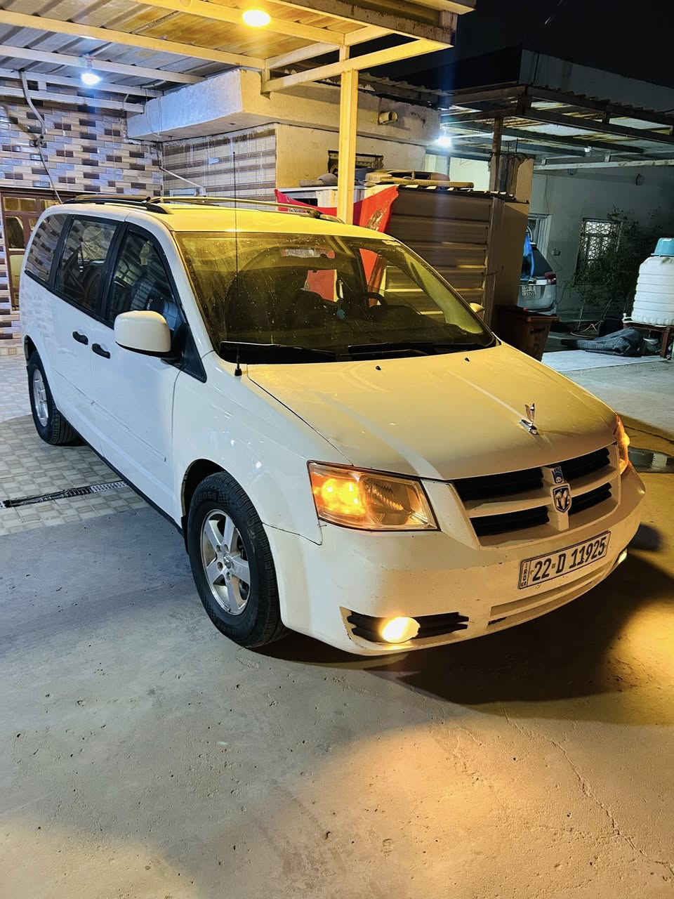 السلام عليكم دوج كرفان للبيع موديل 2008رقم أربيل الدولي بسم واحد بل بصره بيها باب صبغ فقط كير مكينه حداديه تبريد كله شغال وجديد تبريد 3قطع المكان البصره السعر 97وبيها مجال الاستفسار ***********
