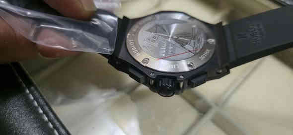 السلام عليكم ساعات جديد DHL البرازيلي من كل شكل ٣ قطع الي يفيدة شلعة او مفرد الساعات غنيات عن التعريف، رقم الهاتف ***********
