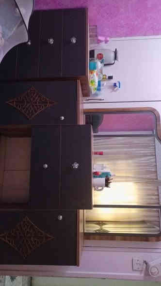 غرفة نوم تركي نضيفه بوب مو سلايت 7قطع 750بي مجال
زولية 3ب4 سعر 30
دوشك نفرين 75
العنوان عامريه الفلوجه 
***********
