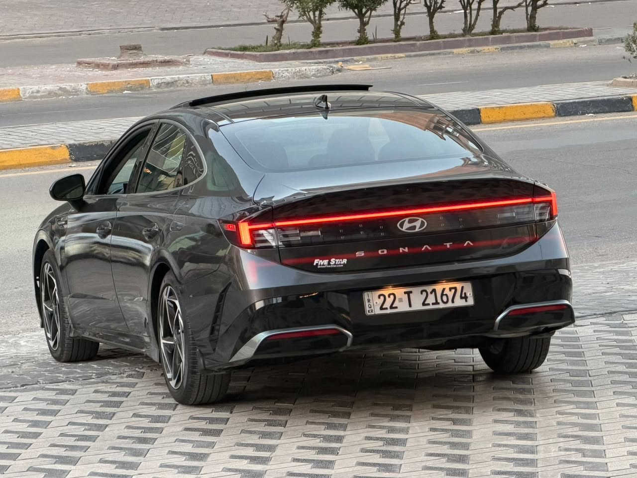 -
سوناتا الشكل الجديد / عدد 3 
حوادث حلوه وبسيطه وان شاءلله ما قصر وياكم 
مرقمات اربيل كلهن وتحويل للمشتري 
وهزه وفحص جديد 
وحده مواصفات فول بنوراما sel plus
و 2  Sel نص مواصفات
بغداد المنصور 
واتساب متوفر او الاتصال 
***********
