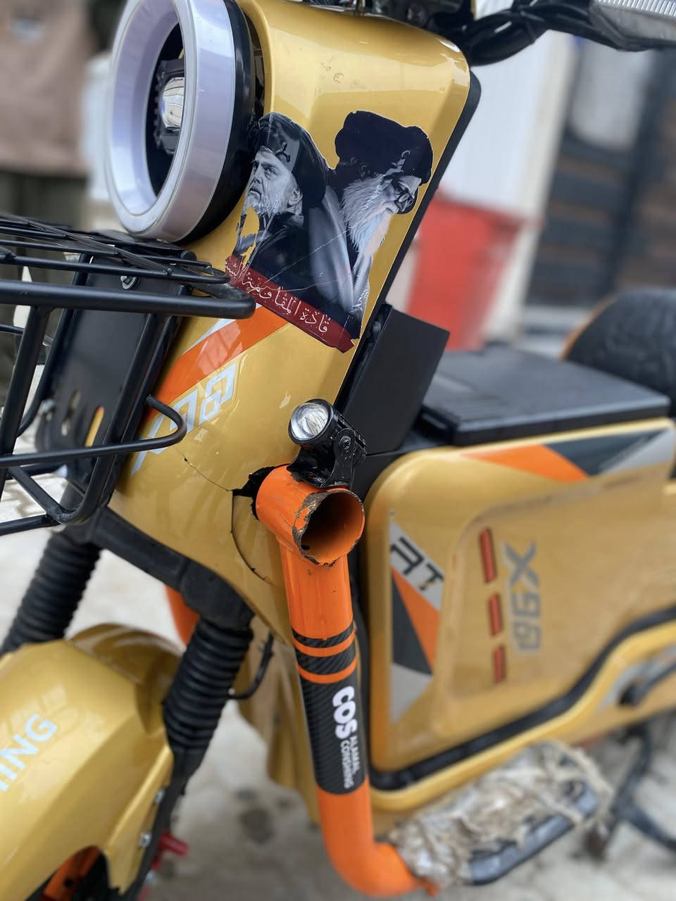 ‏دراجة شحن إكس 900 بيها ضرر قليل كدامكم موضح بالصوره بيها قطع بواير الشاشه والاناره الگلوبات احنه بخدمتكم 

واتساب ***********
