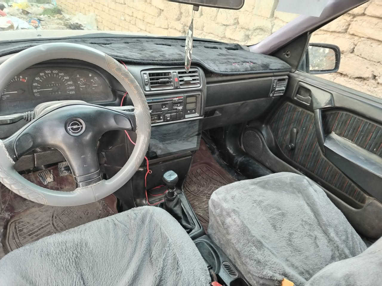 سلام عليكم اوبل فكتره موديل ٩١ السياره مصبوغه حزام الون نيلي  للجماليه بدون ظربه قماره بلاد مامصبوغه حجم ١٦٠٠ شرط مكينه وكير وصدر وتخم تاير كله اصلي بك لايت مال كصه اصلي  مال كصه وجديد برغي مناقصه ترايك وين مايعجبك صلاح الدين دولي لل ٣٠ هزه بشهر الرابع تنتهي داخل نضيف شاشه و٤ سماعات جدد سياره خير من الله تشغل وتمشي كهربائيات كله شرط رقم الهاتف *********** جماعه ال ٣٥ لاتعليق السعر ٤٠ بيه مجال لحد يكلي جاي صيف وماعرف شنو عنواني سامراء
