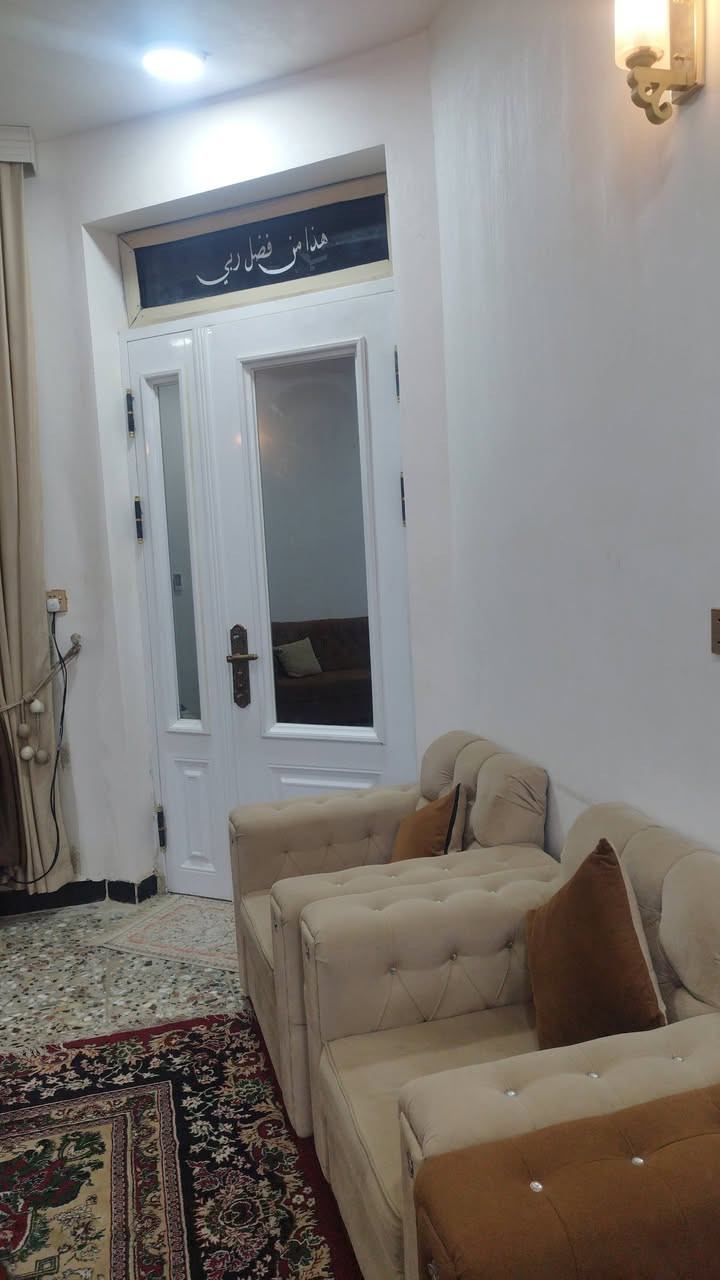 بيت للبيع المساحة 200 متر  الواجهة 10 والنزال 20 الموقع مميز في سبع البور  الضباط الجديدة  رقم العقار 16،920
نافذ على شارع 60 وعلى شارع 40 في سنتر سبع البور ضهر البيت مستشفى الجوادين والقطاع الصحي بالقرب من مطبعة الرواد
البيت بناء حديث سنة 2023 البيت كامل من كل شيء
تأسيس كاميرات دفن
مدخل البيت ابواب قاصة
تاسيس سبالت دفن
تاسيس ستلايت دفن
ابواب الغرف خشب تركي درجة اولى
شتايكر كامل كل اسطح البيت
الارضية كاشي عراقي
تاسيس غسالة اوتوماتيك 
جميع النقاط الكهربائية درجة اولى 
مطبخ حار  مع مطبخ بارد
الطابق الارضي سيراميك من الارضية الى السقف
يحتوي الدار على 3 حمامات مساحة كل حمام 4×2.5 ويحتوي على كراج سيارة
واربع غرف نوم ومطبخ كبير واستقبال كبير  وهول للضيوف
نقص البيت فقط واجهة مابي
السطح والمناور  وخارج البيتونة ملبوخ كامل
البيت متعوب عليه سند بأسمي اجازة بناء طابو صرف على طاپو الكاضمية

السعر ع الخاص او الاتصال على الرقم ***********
اسف لعدم ذكر السعر بسبب اصحاب التعليقات السلبية
   رقم العقار 16،920
