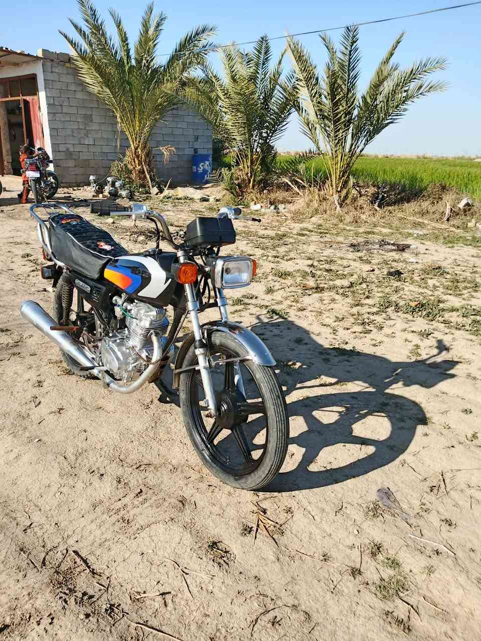 السلام عليكم ارشا كلك موديل 18 دراجة جاهزة من كلشي تانكي بانزين بعدني ماحاط بي كهريبات كاملة مكانها الهلال 
السعر 250وبيها مجال بسيط
***********
