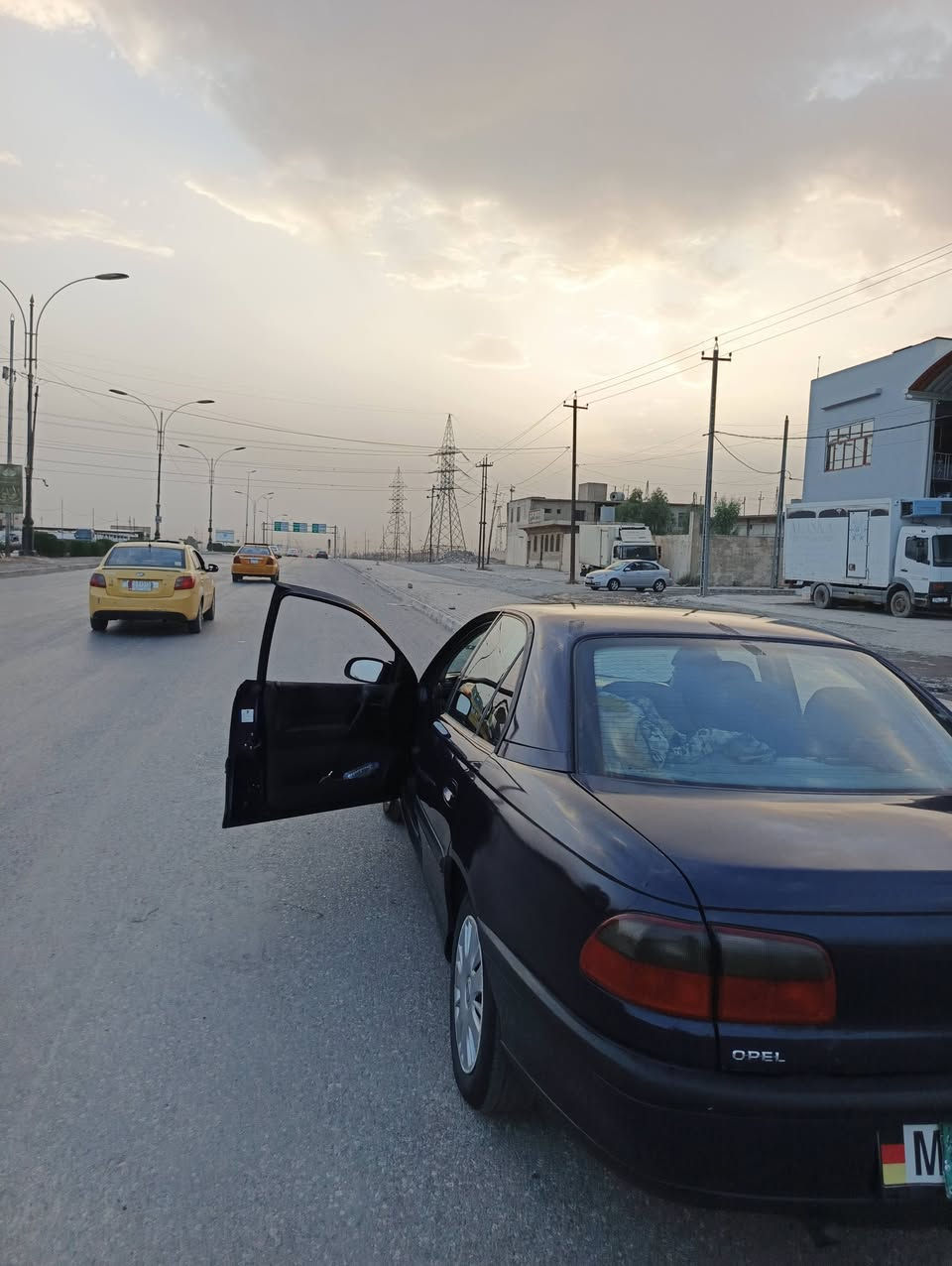 موديل ٩٤ سنويه جديده رقم جديد توماتيك تبريد سياره نضيفه سعر ٥٠ وبي مجال بسيط تحويل فقط بدون وكاله ***********
