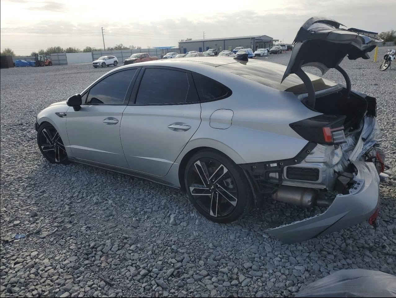 🔴🔴هيونداي سوناتا 2024 N lain
🟤 حادث موضح في الصور بدون ايرباك  شغالة بمكانها الطبيعي 
🔵 فول واصفات اعلى فئة بالسوناتا 
🟣 مكينة 2500 تيربو 

🟣 السياره كص جديد مده الوصول 60 يوم 
🟠 السعر 115 واصل البصرة على وضعها 
🔴السعر 140  واصل البصرة مصلح وجاهز 
🟤 السعر 152 لمن لديه قرار شهداء مصلح واصل محافظتك 
🔵 السعر 175  اربيل مرقم مصلح جاهز 

للاستفسار / الاتصال / ***********
او زيارة ممتب الضامن / ديوانية / حي الجزائر / خلف كافتريا تشرين
