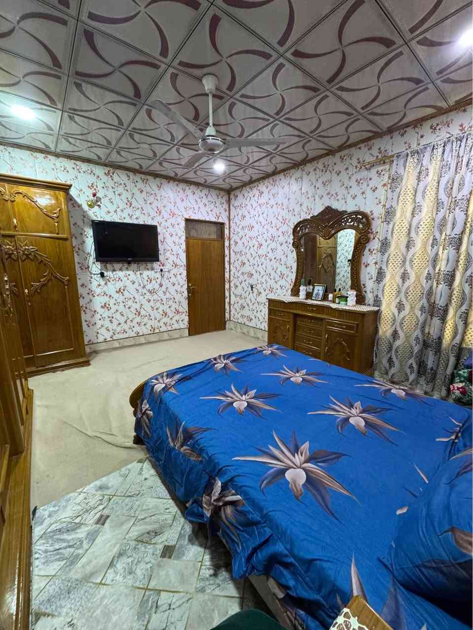 طابو زراعي للبيع في الكوفة حي الصدر الثالث شارع دور الحوزة العلمية 
بيت طابقين مساحة 210 متر طابقين بناء حديث طابوق النهروان 
يحتوي الطابق الأول محل خارجي واستقبال و2 غرف نوم وصالة ومجمع صحيات ومطبخ وثنين منور ودرج دور 
الطابق الثاني يحتوي 2 غرف نوم وصالة وصحيات وبلكونه 
للأستفسار الأتصال ع الرقم ***********-‭*********** النجف, العراق
