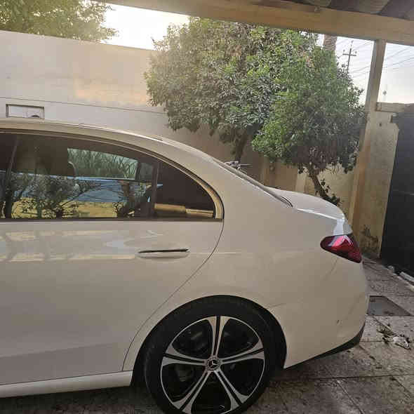 السلام عليكم مارسدس ٢٠٢٣ الشكل الجديد c300 كلين تايتل بس الدعاميه الخلفيه مكسوره ماشيه ٣٥ الف فديو الحادث بلمنشور السعر ٤٣ الف دولار يعني ٤٣٠ ورقه وبيها مجال اتصل وتدلل
***********
