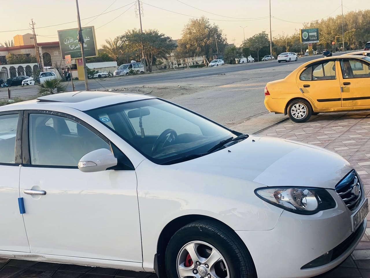 السلام عليكم ورحمة الله وبركاته
من رخصه مدير الكروب المحترم 
النترا 2010 رقم بغداد الجديد بمسي 
ملاحضه (السونار يمك ) شوف واتصل 
هزه وسنويه ولوحات جدد سياره مال بيت 
من 2015 عدنا بيه فقط طخه بسيطه جاملغ امامي معمره بدون اي داخل ومصبوغ جاملغ فقط وباردات شوف العين سياره فول موصفات مكينه 1600
دكشن عالي كير ومكينه خير من الله 
تخم تاير نظيف 5️⃣ وين كب 4 دسك 
فتحه شاشه كامره تحكم وبقيه الموصفات معروفه مكان سياره بالحلة واني بل خدمه 
 رقم الهاتف  ***********
