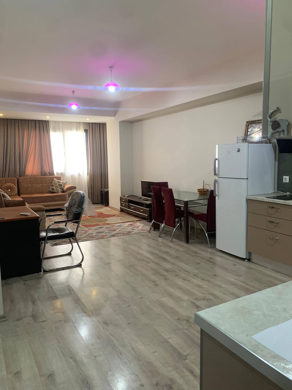 للايجار شقه موثث 350$
مجمع FM في أربيل
مكان على طريق كويه كسنزان 
يم شقق بلاص لايف 
غرف نوم +صاله+حمام +مطبخ 
خدمات كهرباء وماء 24 ساعة 
خدمات شهريه 55
جدن سعار مناسب 
للاستفسار تعال خاص الواتساب
***********
ملاحظه  يتوفر لنا بيوت وشقق ايجار بيع وشراء
