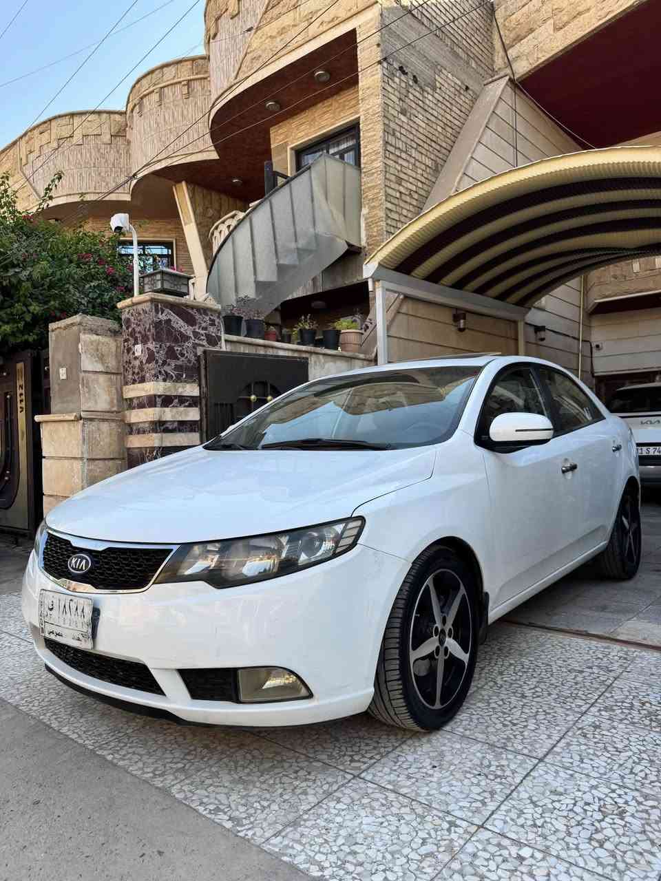 للبيع كيا سيراتو 2012
خليجي رقم بغداد تحويل مباشر 
سيارة بلادية نضيفة استخدام شخصي 
ماشية 179km
فول مواصفات فتحه سلايد كامرة حساسات و شاشه بل مرايه الوسطية مري شفط كهرباء و اشارات بل مري جامات اربعة كهرباء داخل مخمل و فول تحكم ستيرن و شفتات بل ستيرن اربعة ويل كب رياضي قياس 17 و تخم تاير جديد 
سيارة جاهزة و كاملة من كل النواحي حدادية كهربائيات مكينة كير مابيها نقص 
بيها فقط قطعة واحدة صبغ الجاملغ الامامي الايسر جهه السائق و تكحيلات بسيطة مثل ممواضح بسونار 

السعر 105 و بيها مجال 
عنوان السيارة بغداد السيدية 
للتواصل ***********
