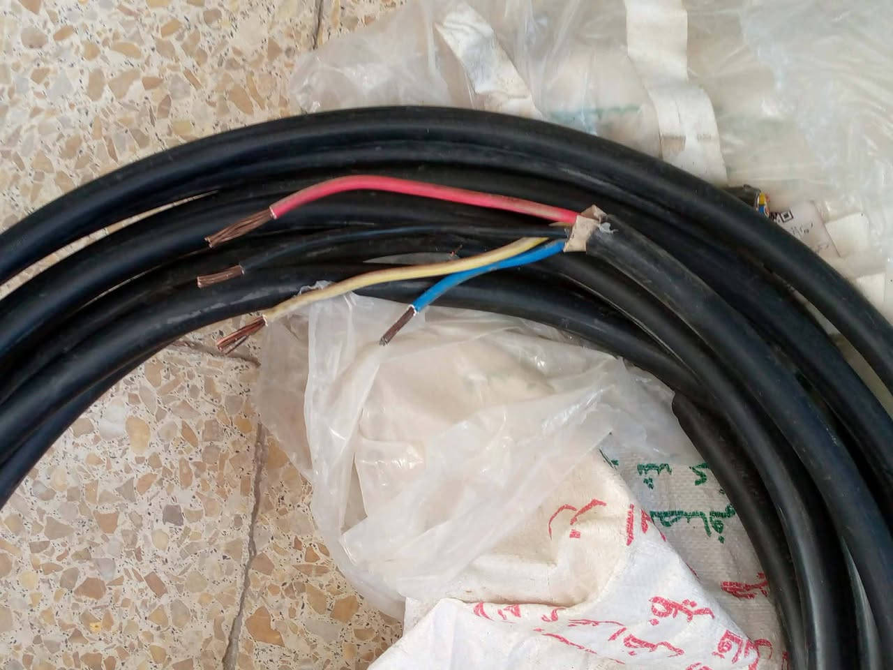 كيبل  للبيع  4×16سعودي الفنار طول 17متر بغداد البلديات  الاتصال  ***********
