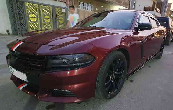 السلام عليكم 
جارجر ٣٦٠٠ sxt plus خليجي فول  مكفول سلايت  المسافة المقطوعة 176 الف كيلو متر
السيارة عليها 
عازل حراري 
سستم كاربون داخل وخارج 
دفيوزر كاربون والاصلي موجود 
لايت ليزر ازرك وتغليف جام لايت ppf 
شاشة كار بلي ب٤٥٠ دولار يصير عليها كامرات 360 درجة والشاشة الاصلي موجود 
الارضية مغلف احمر تكدر تشيلها قالب وليس لاصق
سستم الباين محدث ١٦٥٠ واط يعني حفلة موسيقية تمشي وياك 
ويل ٢٠ اصلي 
بريك rt بلادي 
صدر كامل جديد
السيارة عليها ادامة كاملة 
السعر 240 بيها مجال بسيط
***********
