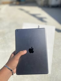 آيفون 7 • ٣٢ • شاشة مكسورة