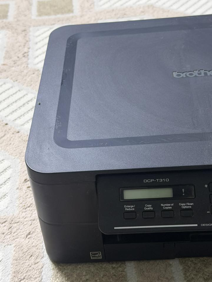 طابعة Brother نوع DCP-T310 اصلية وياها علبة الحبر كاملة واستخدام شخصي استخدام طالب و نضيفة 
مكاني بغداد الكرخ الحرية 
رقم موبايل ***********

السعر 120 وبيها مجال
