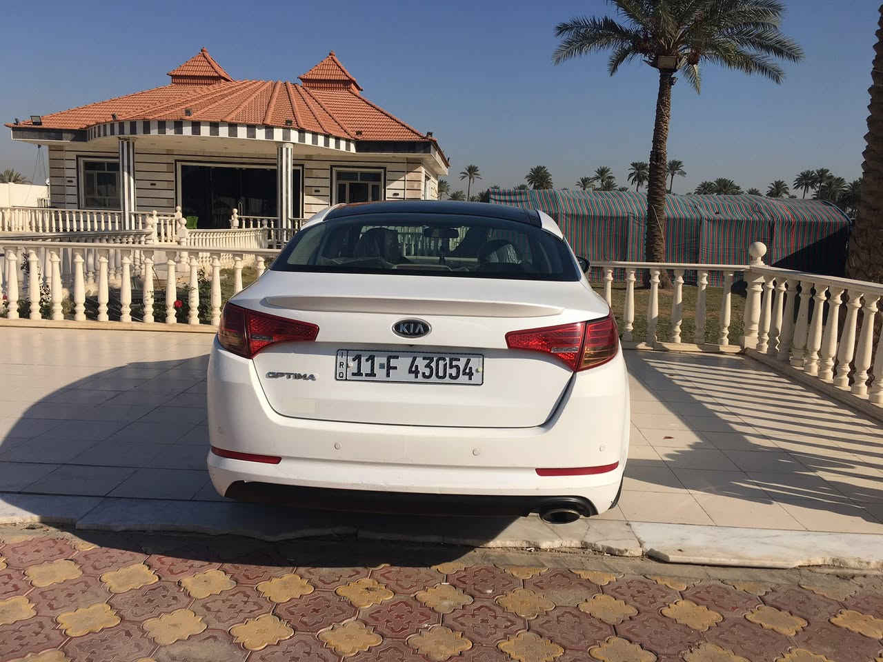 كيا اوبتيما ٢٠١١ خليجي مكينه ٢٠٠٠ 

- تحكم ستيرن 

- شاشه وكامره …..

رقم بغداد انكليزي 

تحويل شوكت متريد 

بيها قطعة صبغ فقط

السعر ١٢٨وبيها مجال 

بغداد/المحموديه

تواصل ***********
