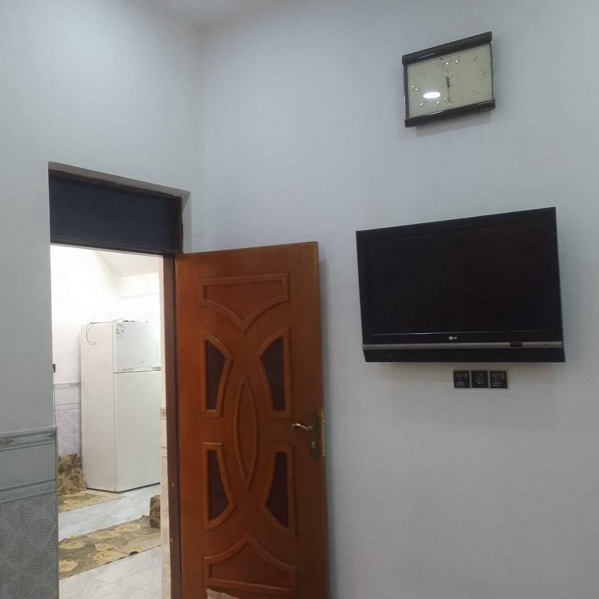 بيت زراعي قرب مجمع نور الناظر  بالاسكان الصناعي 
مساحه  ١٠٠م  
١٠×١٠
طابق واحد  بناءه حديث  ودرجه اولى
غرفه وصاله ومطبخ ومجموعتين  صحيه 
السعر ٧٥مليون
للإستفسار الإتصال ع الرقم***********
