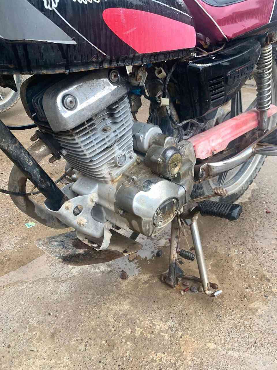 موطورجني للبيع شغال جاهز بس كهربائياتو يشتغلن بس السلف من يم الدكمه يربط السعر 190 بي مجال المكان الجدعه


**إذا كنت صاحب هذا الإعلان وتريد حذفه لأي سبب، رجاءا أرسل رسالة إلى الدعم الفني**