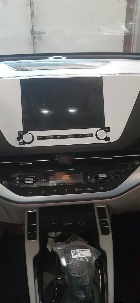 كيا كارينز رقم اربيل خليجي موديل ٢٠٢٣ كفالة عامة فول مواصفات مقاعد عدد ٧ متصل تبريد لمس تحكمات ستيرن اشاير مري جانبية كشافات أمامي إضاءة ليد تبريد ثلاث قطع كشنات جلد ومخمل محرك ١٥٠٠ دبل نوزل كير ٨ سرعات شاشة وكاميرا بلوتوث وحاكية بصمة تشغيل عن بعد وبصمة أبواب وسلايد فتحة سقف ويل كب ماشية ٦٦٠٠٠ كم السعر النهائي قفل ١٧٥ ورقة دولار أمريكي اتصل على الرقم ***********
السيارة مكفولة وخالية من الضربة والصبغ والبارد
