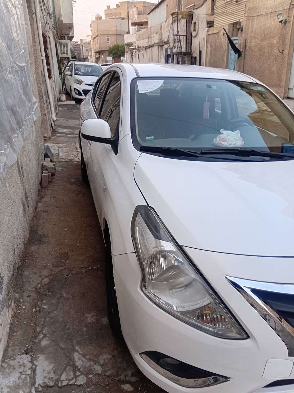 السلام عليكم نيسان سني هندي موديل ٢٤ رقم انكليزي بغداد هزه سنويه جديده تبريد تدفئه كهربائيات كلها شغله كير محرك مكفول شاشه كاميرا خلفيه ماشيه ٤٤ بها ملاحظات شخط في الباب الخلفي السياره باسم اهلي مكان السياره بغداد كاظميه دوشمه جديده الاتصال ***********  متواجد على الوستاب ماسنجر 
السعر 125 قفل
