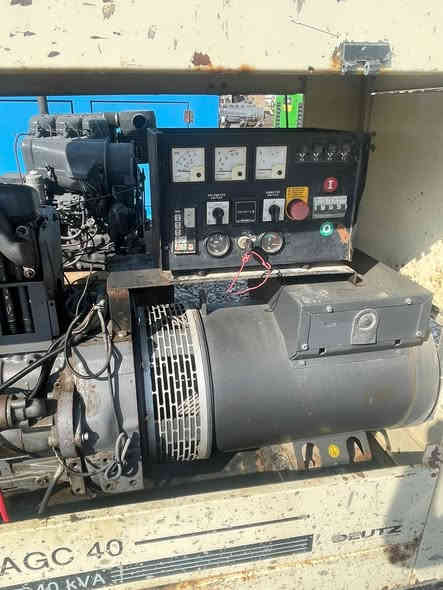 مولد دويز 914حلواني نوزل قلم 47KVA شركه مامفتوح برغي بي شرط لا صرف ولا بخار ***********
