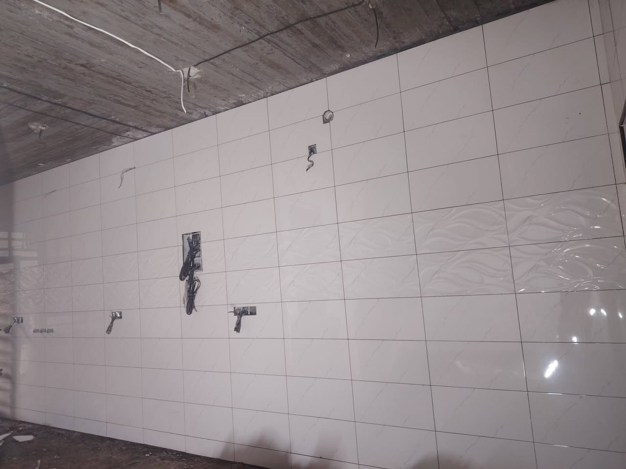 خلفا سراميك وبراسلين ومرمر شغل درجة أوله واسعار تنسب الجميع  وستلام مهندسين ***********
