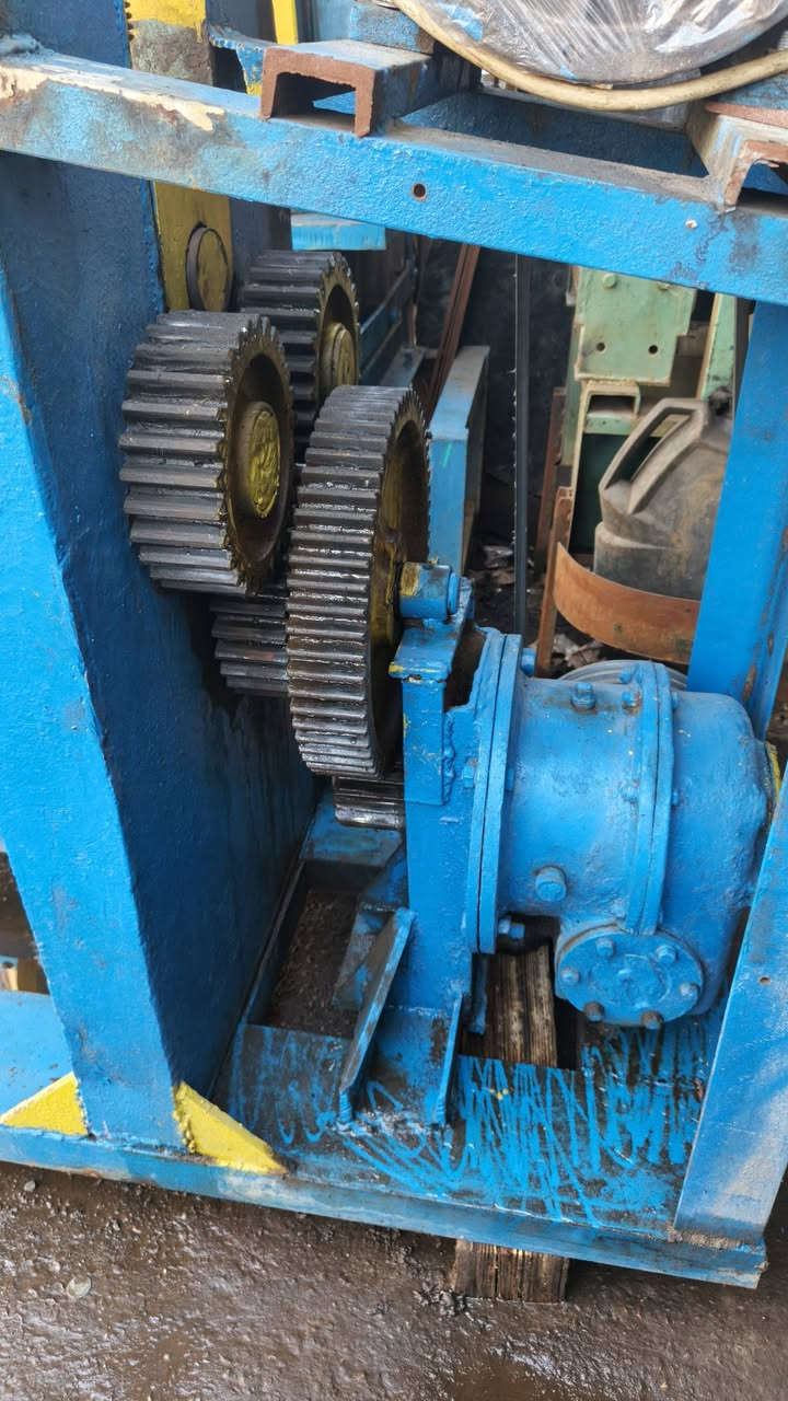 روله درفله 6و8 ملم عرضها 170سم ماطور 7.5 حصان ياباني سويج كهربائي اتجاهين ***********
