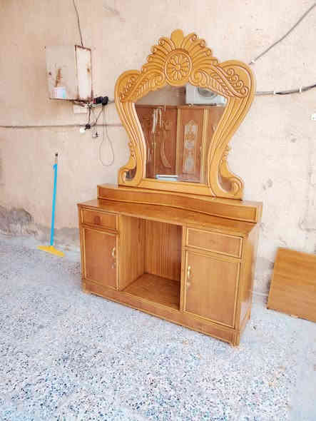 غرفة اخشاب صاج 5 بيبان نظيفة ب 500 ألف *********** العمارة حي العسكري قرب مدرسة المربد
