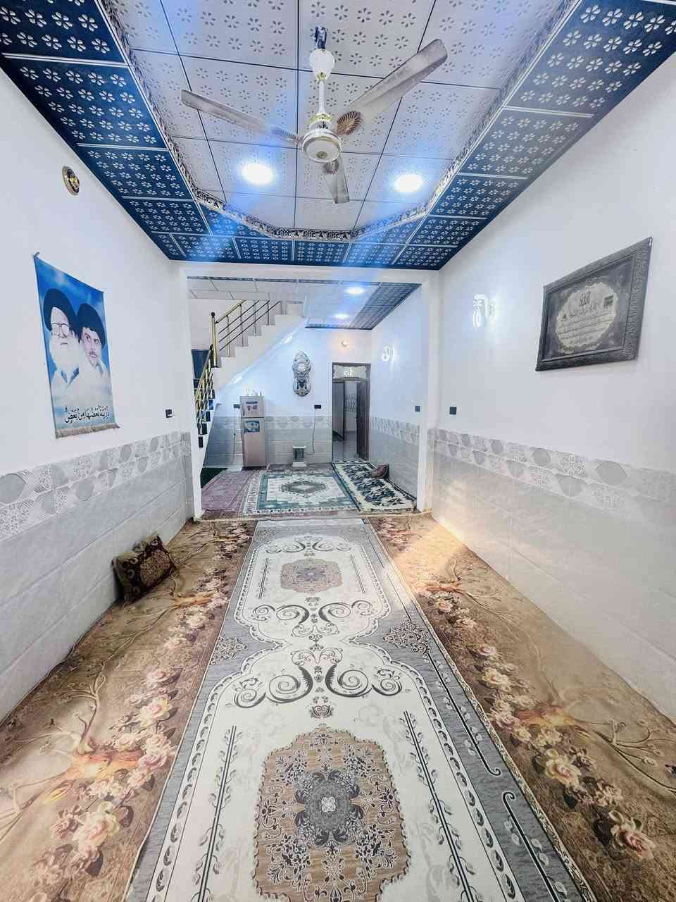 (🧿بيت للبيع طابو صرف🧿) 
مساحة 100 متر 
✅مكانه نجف مجمع بيتي مقابيل مجمع لميرات 

جميع لخدمات متوفرء 
✅ماي كهرباء مدارس 

(( سعر 67 وبي مجال ))
يتكون لبيت من غرفه 😴 
وصاله وستقبال ومطبخ وصحيات عدد ثنين ومكشوفه استفسار خاص
***********
