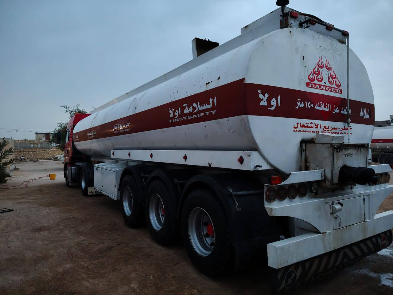 السلام عليكم
مان للبيع 2003 اوتماتيك 
مكينه 410 بم ونوزل 
تبريد و تدفئه كهربائيات شغال 
تخم تاير تانكي شاكر 2010
بويلر+ كاك ابو السته
السياره شغاله ع محور كربلاء
جي بي اس  تكيال 36 الكل 
رقم سليمانيه بسمي 
السياره بيه تسبيعه ابيع ع هل وضعيه 
مكان السياره النجف الأشرف 
للاستفسار اتصل برقم 
***********
اني مكلف بنشر
