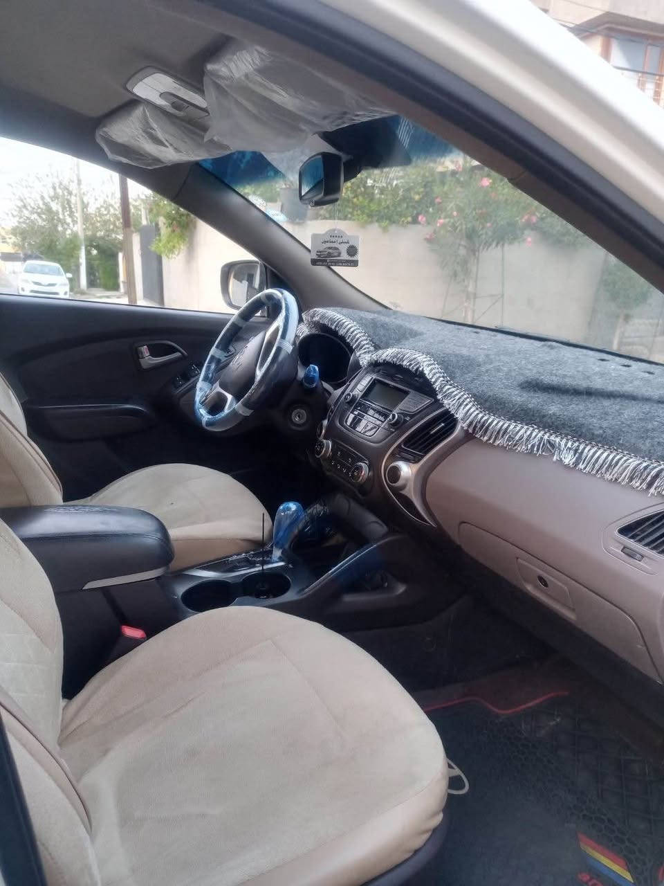 توكسون٢٠١١سبوغي نية يةك جئي تعديلة مةكينةي نةكرايتةوة ١٧٠هةزار رؤيشتوة
سيارةبدون صبغ مكان واحد تعديل ماشي ١٧٠الف رقم أربيل

0750 ٤٢٥٥٢٥٩ أربيل, العراق
