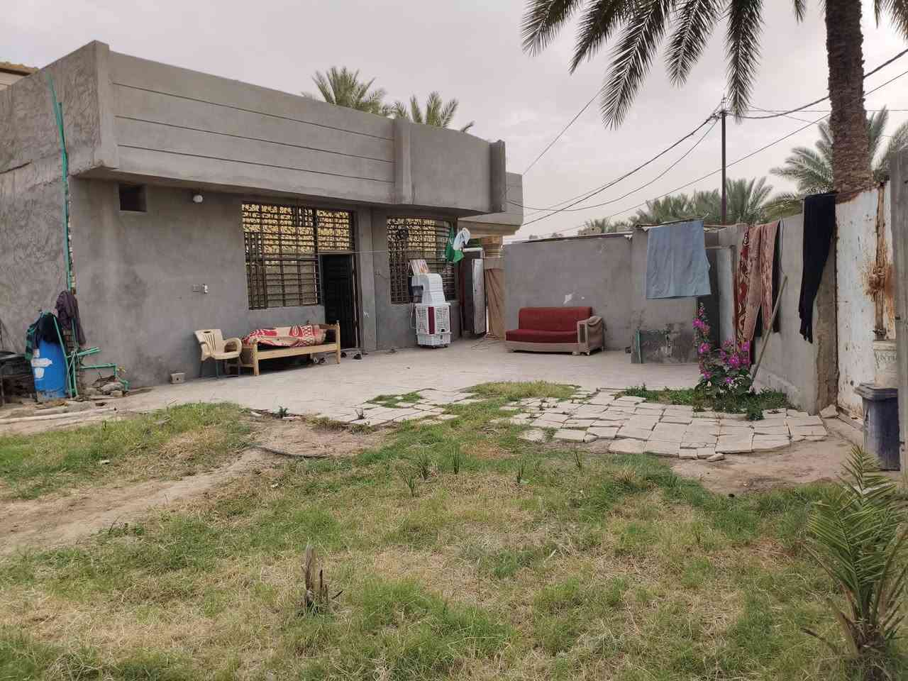 السلام عليكم بيت مساحته 500 متره طاب صرف سند 25 الموقع شارع 20 مداور ثاني بناء طابوق جديد***********
