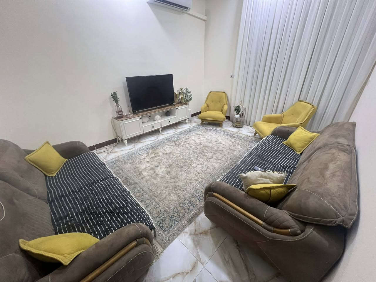 تخم عشر مقاعد الصفر ٤ كراسي ممستخدمه بس الثلاثيات مستخدمات سعر الشراء مليوين ونص سعر البيع ٨٠٠


**إذا كنت صاحب هذا الإعلان وتريد حذفه لأي سبب، رجاءا أرسل رسالة إلى الدعم الفني**