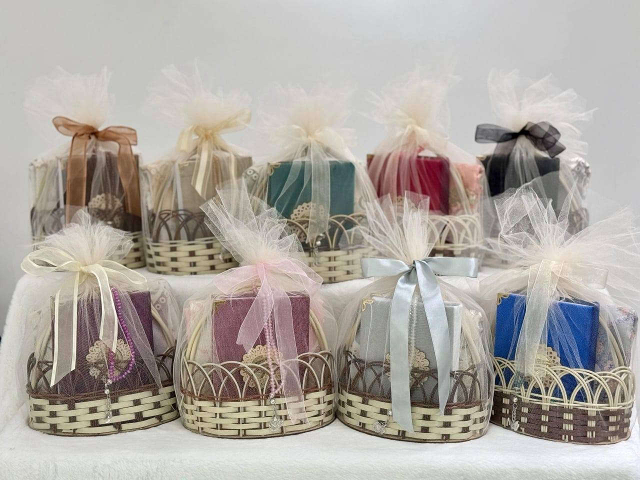 شوفولي التنسيقات الرمضانية المميزة 😍😍😍
افكار وابداع من #A.K ❤️❤️❤️❤️❤️❤️❤️❤️

تنسيقة سلة مصحف رمضانية مميزة جداً 😍😍 سلة قش ملبسة شيفون محتوياتها ( سجادة ساتان + مصحف مبطن مخمل صفحات ملونة ومن برا بلكسة مع كلمة القرأن الكريم + مسبحة كريستال ) والاحلى السجادة من لون المصحف 😍😍😍😍

تنسيقة الوان بالصور ولا احلى 

وهبة هل بوكس ب👈👈👈

يوجد توصيل وشحن فوري بإزن الله ✅✅✅✅✅

طبعا في الوان كتير حلوه ومميزه 🌹🌹


**إذا كنت صاحب هذا الإعلان وتريد حذفه لأي سبب، رجاءا أرسل رسالة إلى الدعم الفني**