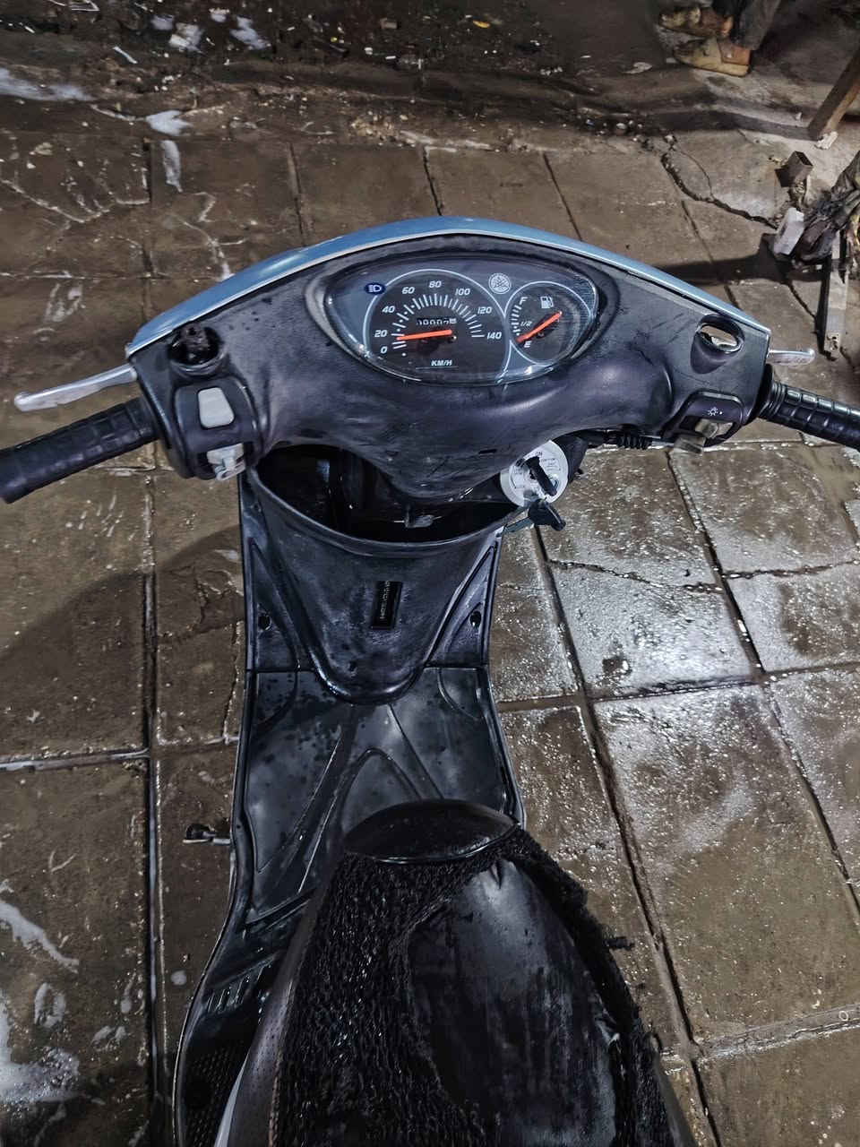 سلام عليكم دراجه بريز للبيع كلشي مابيها مكينه مكفوله وشلعه كلش قويه كهربائيات كلها شغاله بس الدشبول تجاري وكابريتر تجاري بس نضيفه درجه اولئ السعر 600 وبيها مجال بصيط عنواني الشعب مقابيل سوق اربعتالاف رقمي ***********
