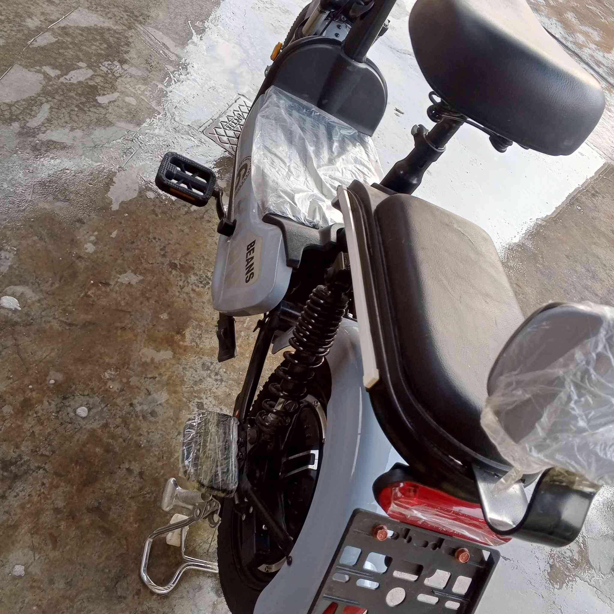 سلام عليكم دراجة شحن للبيع حجم 14 كامله مكملة بطاريات عل فحص مواصفات جهاز انذار ضد السرقة منفذ شحن جهازك قاعدة موبايل قفل تاير وتجي بصمات 2 سويج تشغيل 2 سويج قفل تاير 2 سعر 325 وبيها مجال مكان بغداد جسر ديالى ***********
