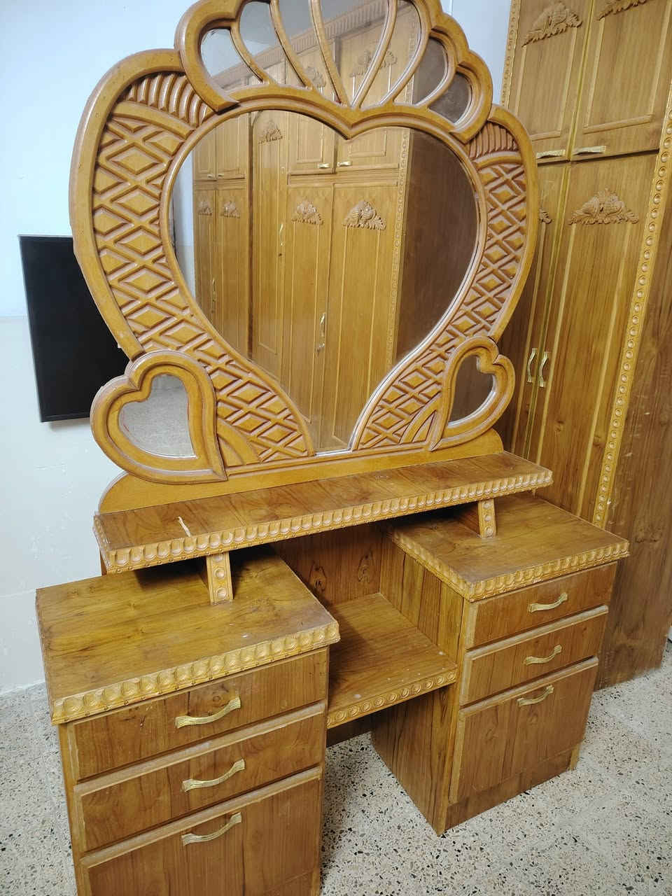 غرفة نوم كاملة للبيع مع تخت موجود 
السعر 700 الف وبيه مجال


**إذا كنت صاحب هذا الإعلان وتريد حذفه لأي سبب، رجاءا أرسل رسالة إلى الدعم الفني**