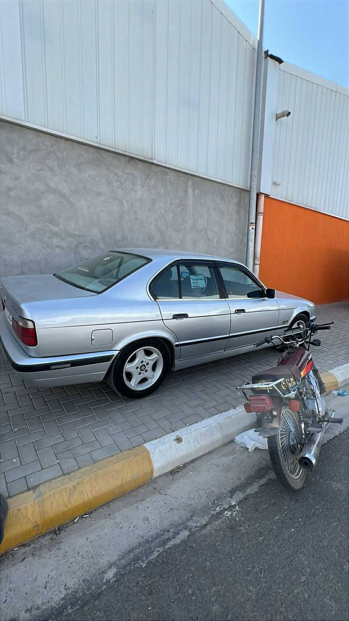 Slaw tan lebe am sayaraya bo froshtn 
520 ger 3ady 
Model 90
4 jam karaba-tabrid sard w garm 
Ta 29 tazaya sanawy w banaw krdn bashart 
La slemanym s3ry 45 gala w toze m3amala🩶


**إذا كنت صاحب هذا الإعلان وتريد حذفه لأي سبب، رجاءا أرسل رسالة إلى الدعم الفني**