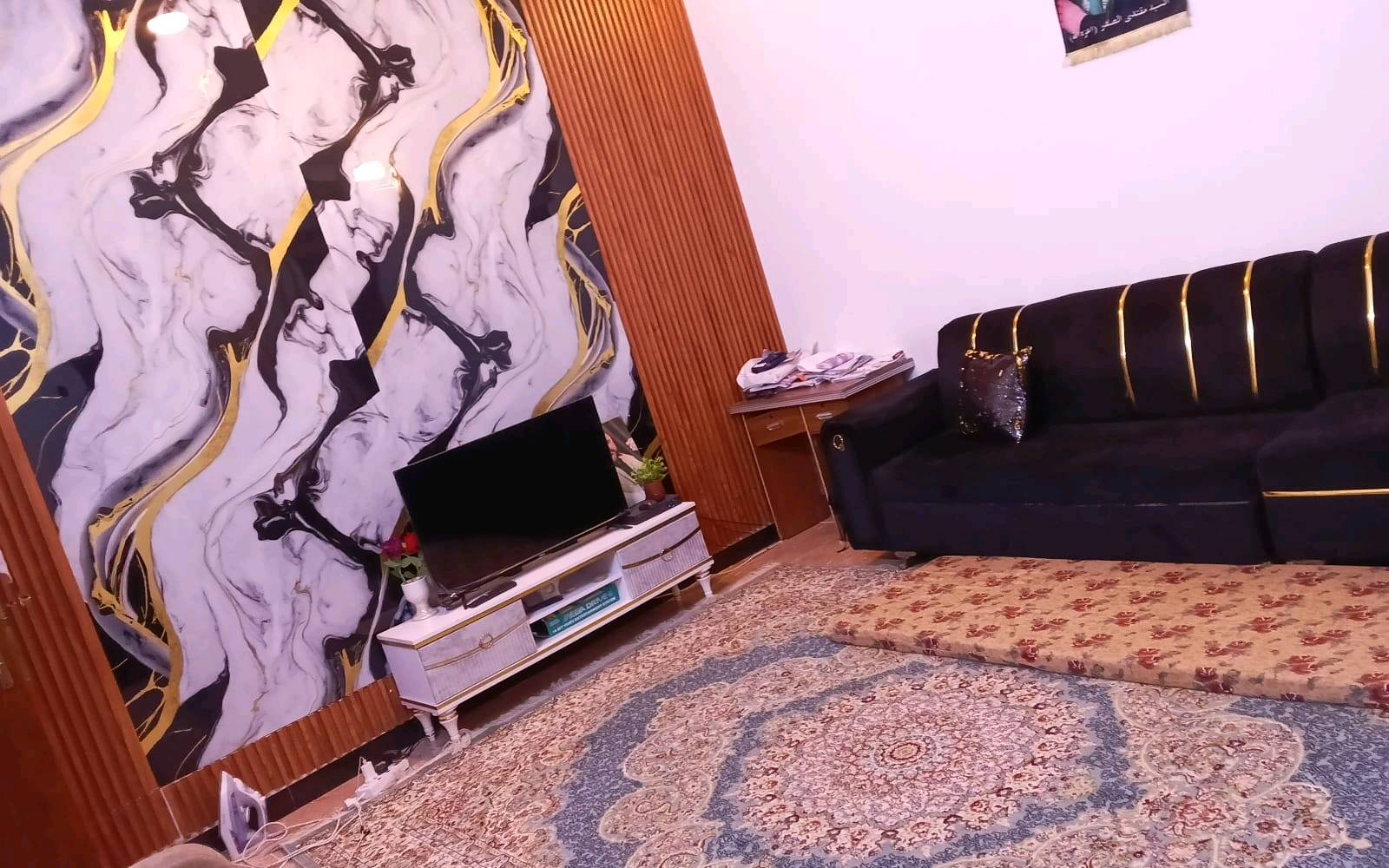 البيت  زراعي سند 25   بغداد حي  الجهاد بل الحمدانيه بضهر شارع العام 150 متر غرفتين وصاله  وحمامات اثنين وكراج سعره 95 مليون وبي مجال***********
