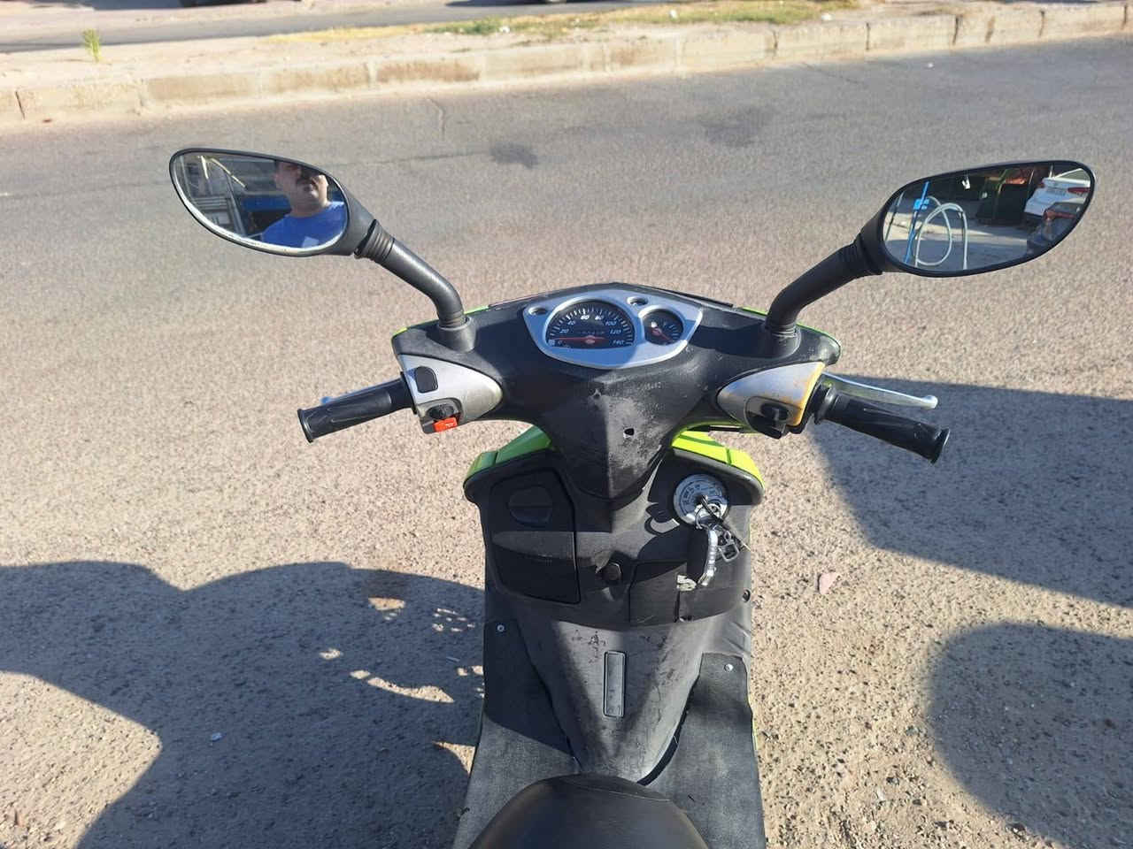 سكنس نثيه بلاديه ما رمبه 
مكينه لووك ناعمه ممفتوح بيها برغي
كهربائيات كلهه شغاله للبيع فقط 
مكان بغداد الشعب السعر 600 الف
رقم الهاتف  ‏‪***********‬‏
وبيها مجال قليل بغداد, العراق
